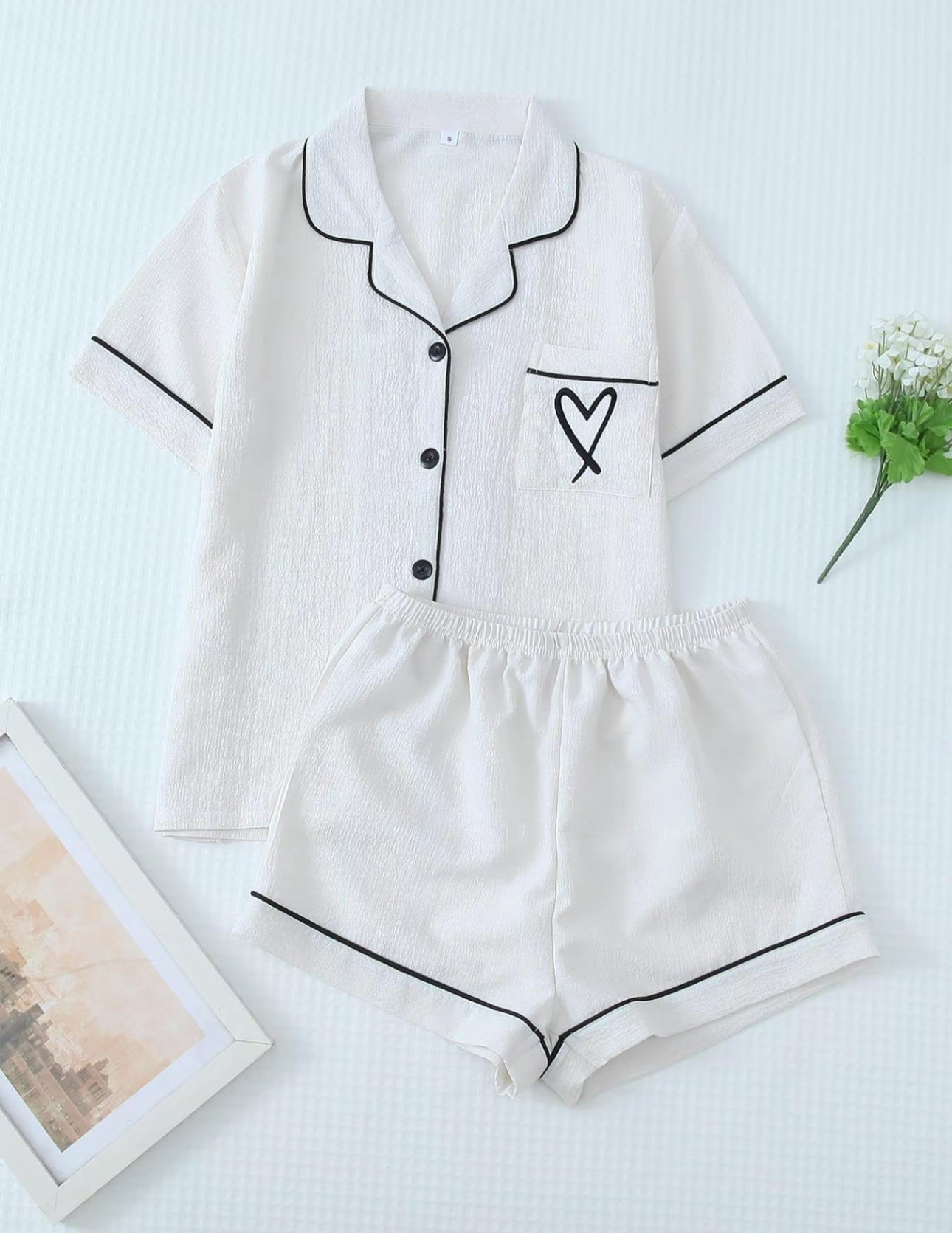 Women's 2pcs Heart Print Contrast Binding Short Sleeve Shirt & Elastic Waist Shorts PJ set.